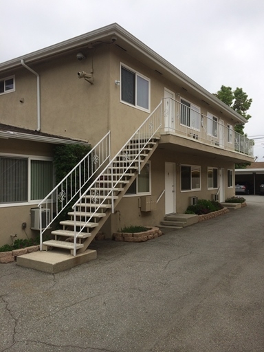 40 S Meridith Ave in Pasadena, CA - Foto de edificio - Building Photo