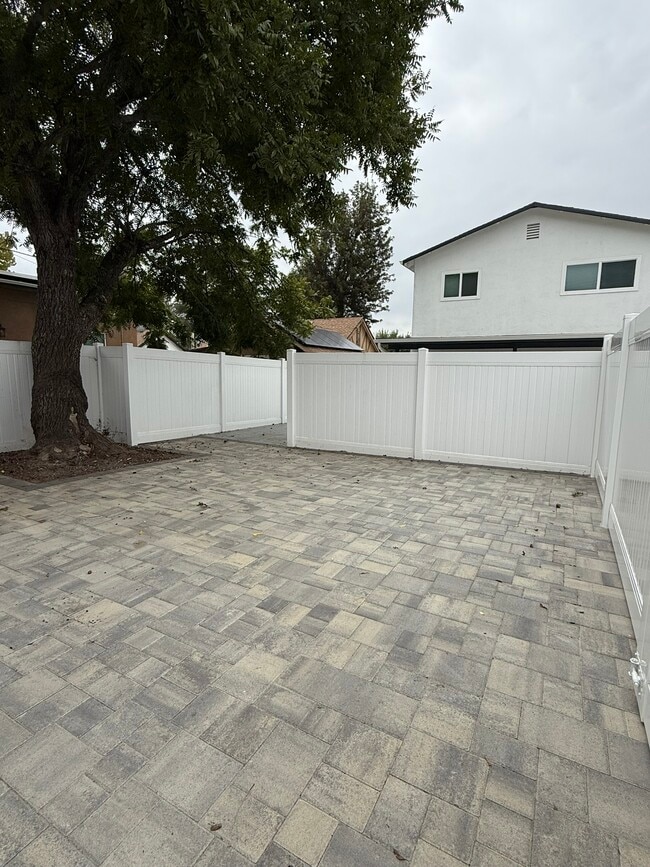 17735 Ludlow St in Granada Hills, CA - Building Photo - Building Photo