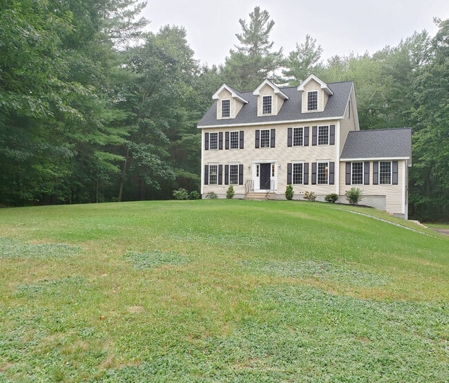 13 Aldrich St in Litchfield, NH - Foto de edificio - Building Photo
