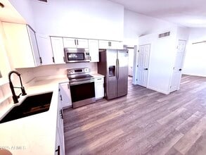 1009 E Chipman Rd in Phoenix, AZ - Building Photo - Building Photo