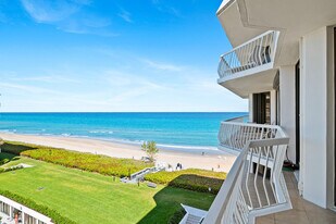 2100 S Ocean Blvd in Palm Beach, FL - Building Photo