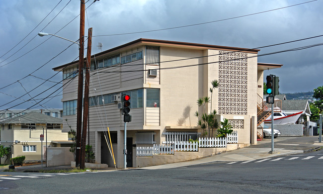 1602 Lusitana St in Honolulu, HI - Building Photo - Building Photo