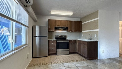 551 N Ridgewood Ave in Daytona Beach, FL - Building Photo - Building Photo