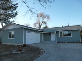 1461 Surf Way in Reno, NV - Building Photo