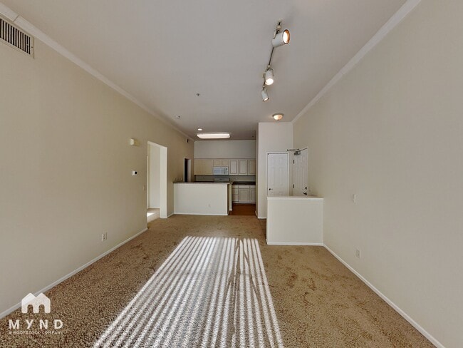 12362 Carmel Country Rd, Unit 304 in San Diego, CA - Foto de edificio - Building Photo