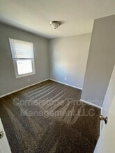 8275 Lakeview Dr in De Soto, KS - Building Photo - Building Photo