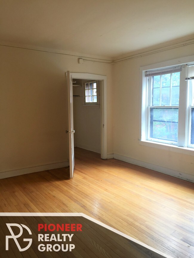 1137 Oak Ave Apartments and Nearby Evanston Apartments For Rent