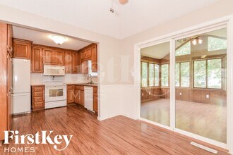 211 N Cleveland Ave in Belton, MO - Foto de edificio - Building Photo