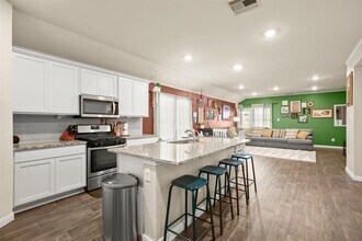 1419 Havelock Wy in Lockhart, TX - Building Photo - Building Photo