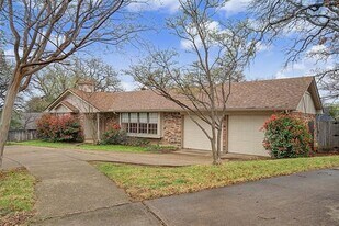 3200 Hickory Ct in Bedford, TX - Building Photo