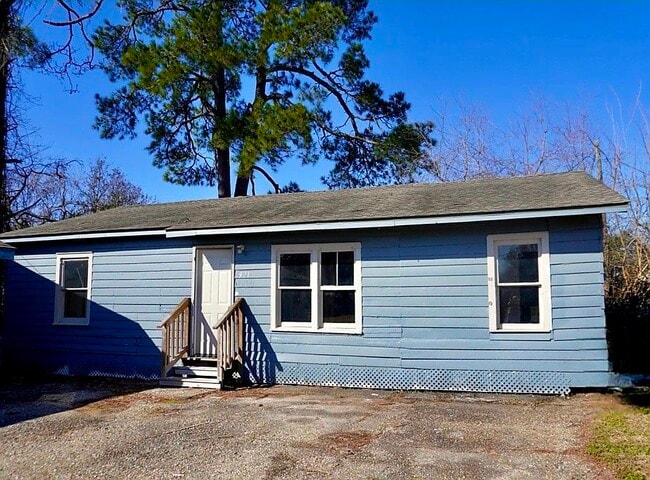 property at 921 N Pierce St