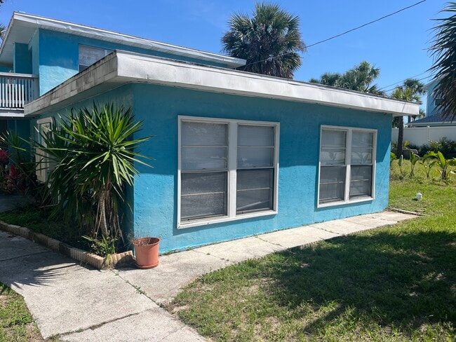 property at 212 S 8th St