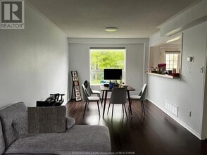 1010 Silverdale Dr in Windsor, ON - Building Photo - Building Photo