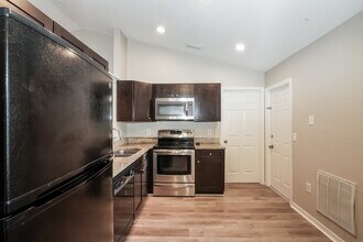 4245 Sasha Trail in St. Cloud, FL - Foto de edificio - Building Photo