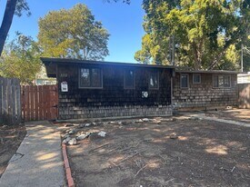 1212 Fredericks St in San Luis Obispo, CA - Building Photo