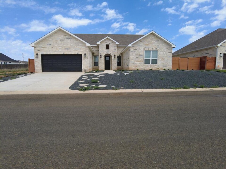 112 Madrona in Fredericksburg, TX - Building Photo