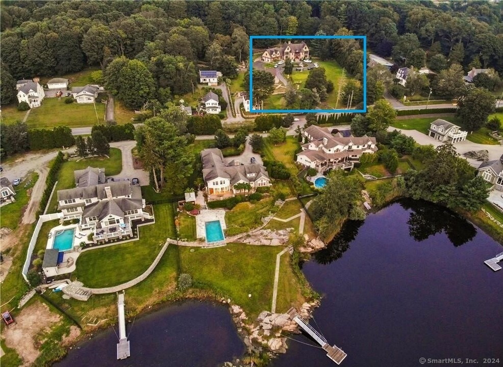 152 Whitehall Ave in Stonington, CT - Foto de edificio