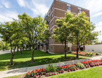 Canterbury Square in Ottawa, ON - Building Photo - Building Photo