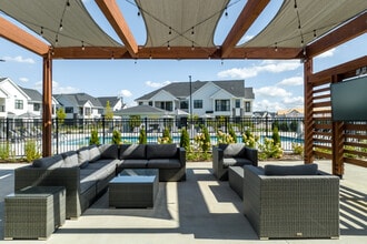 Seasons at North Aurora in North Aurora, IL - Foto de edificio - Building Photo