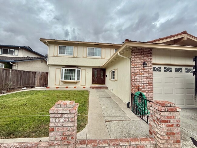 property at 1571 Sun Ln