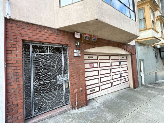 1385 Pacific Ave in San Francisco, CA - Building Photo - Building Photo