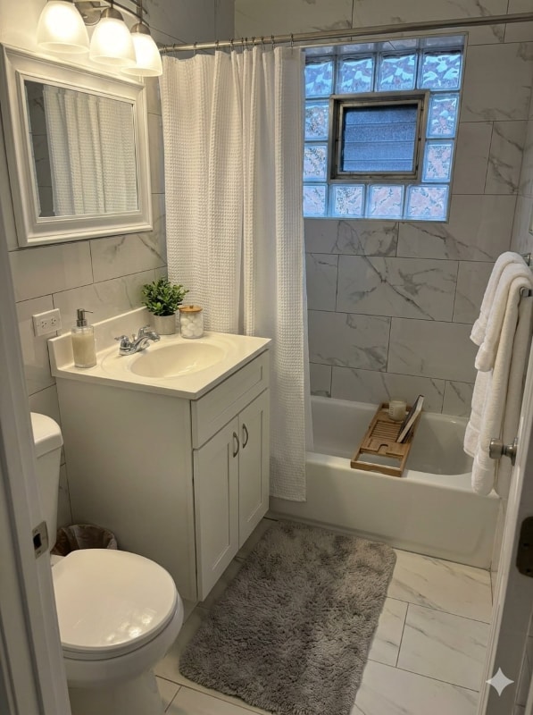 7344 W Belmont Ave in Chicago, IL - Foto de edificio - Building Photo