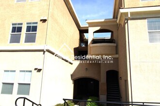 300 Moon Cir in Folsom, CA - Building Photo - Building Photo