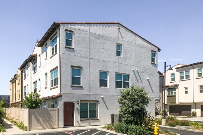 Trapezoid Condominium in Anaheim, CA - Building Photo - Building Photo