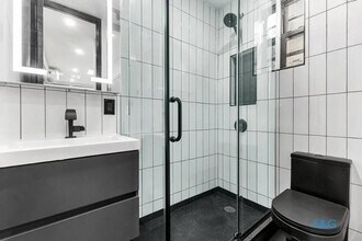 438 W 52nd St in New York, NY - Building Photo - Building Photo