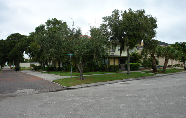 415 7th St S in St. Petersburg, FL - Building Photo - Building Photo