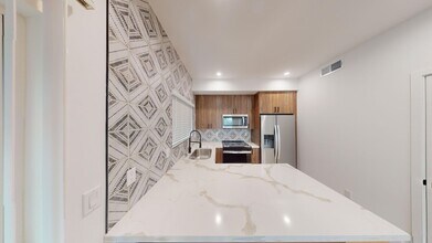 5339 W Falls View Dr in San Diego, CA - Building Photo - Building Photo