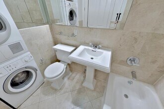 47 1/2 E 1st Street (2nd & 1st Ave), #3R, Unit 3R in New York, NY - Foto de edificio - Building Photo