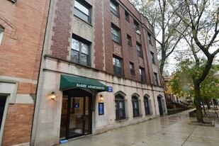 645 W Barry Ave, Unit A01C in Chicago, IL - Building Photo