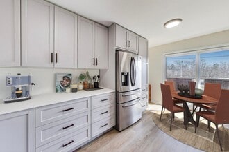 600 S York St in Elmhurst, IL - Building Photo - Building Photo