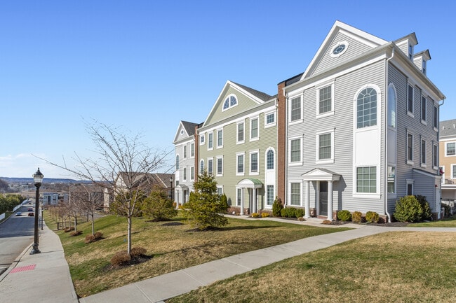 293 Bradley Dr in Wood Ridge, NJ - Foto de edificio - Building Photo