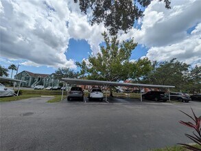 9548 Lake Chase Island Way in Tampa, FL - Building Photo - Building Photo