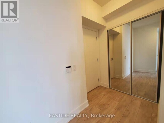 70 Annie Craig Dr in Toronto, ON - Building Photo - Building Photo