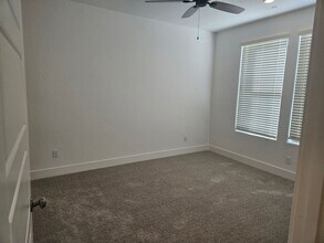 572 N Adler Ave in Clovis, CA - Building Photo - Building Photo