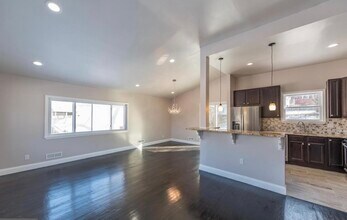 3327 Essex Rd in Baltimore, MD - Foto de edificio - Building Photo