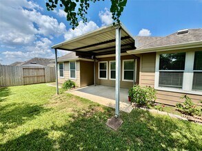 1205 Quarterhorse Dr in Alvin, TX - Building Photo - Building Photo