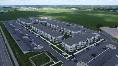 West Lake Meadows in Owatonna, MN - Foto de edificio - Building Photo