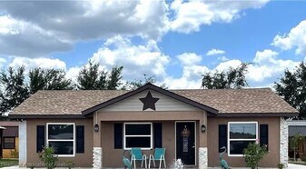 2695 W Newton Rd in Avon Park, FL - Building Photo