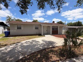 3011 N 74th Way in Hollywood, FL - Building Photo