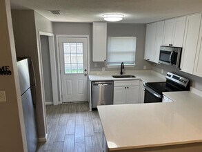 2411 Indigo Ln in Arlington, TX - Foto de edificio - Building Photo