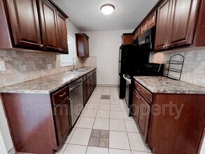 405 SW Highland St in Lee's Summit, MO - Building Photo - Building Photo