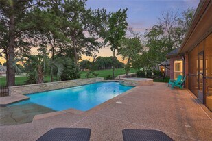 16 Waterberry Way in Montgomery, TX - Building Photo