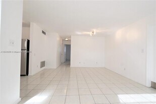 421 NE 1st St in Hallandale Beach, FL - Building Photo