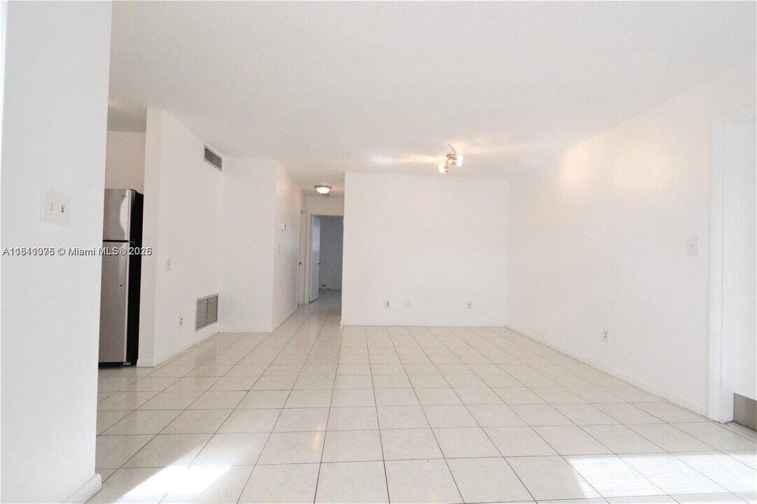 421 NE 1st St in Hallandale Beach, FL - Building Photo