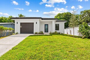 2810 NW 7th St in Fort Lauderdale, FL - Building Photo