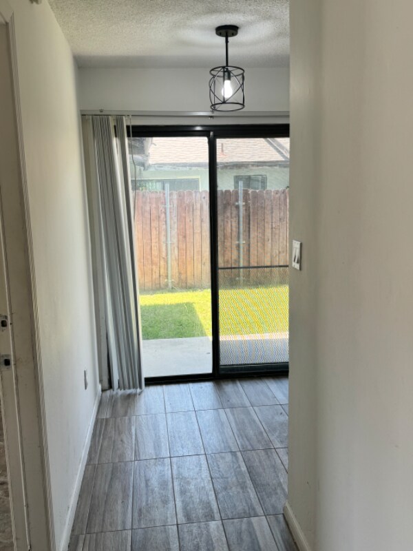 1009 Nimrod Ct, Unit A in Bakersfield, CA - Building Photo - Building Photo